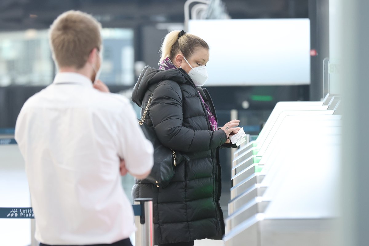 Dominika Gottová na letišti