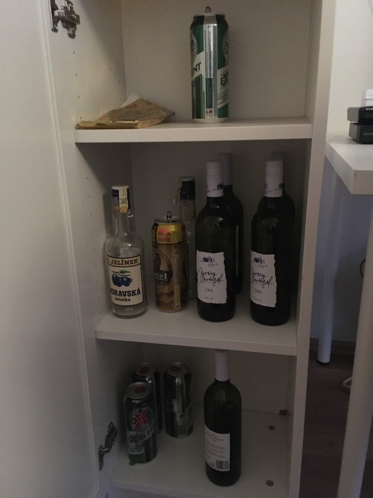 V pokoji   měla Dominika  samé léky   a alkohol.