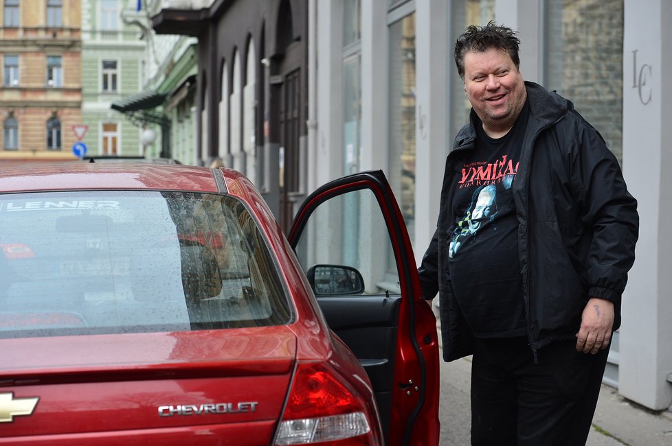 Timo Tolkki na místě tiskové konference Dominiky Gottové