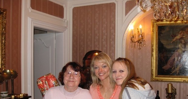 Dominika Gottová s maminkou a sestrou Lucií