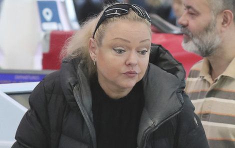 Dominika Gottová odletěla z Česka hned druhý den po pohřbu otce