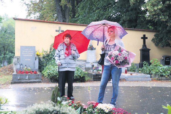 Dominika přišla k hrobu se svojí maminkou Antonií Zacpalovou