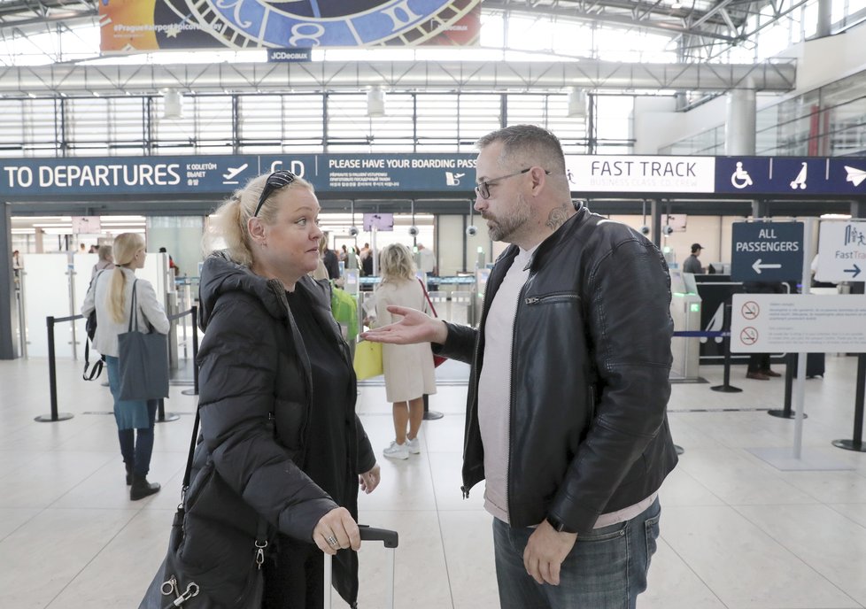 Dominika Gottová odletěla z Česka hned druhý den po pohřbu otce