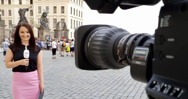 V Televizních novinách dochází k personální změně. Dlouholetá moderátorka dává po deseti letech TV Nova sbohem. Co stojí za jejím odchodem a kam míří?