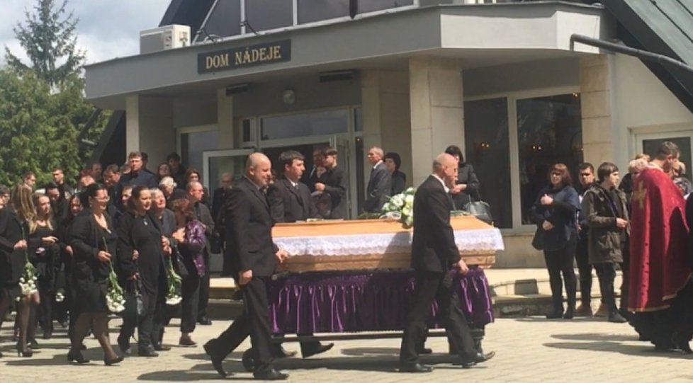 Dojemný pohřeb Patrika (†26)