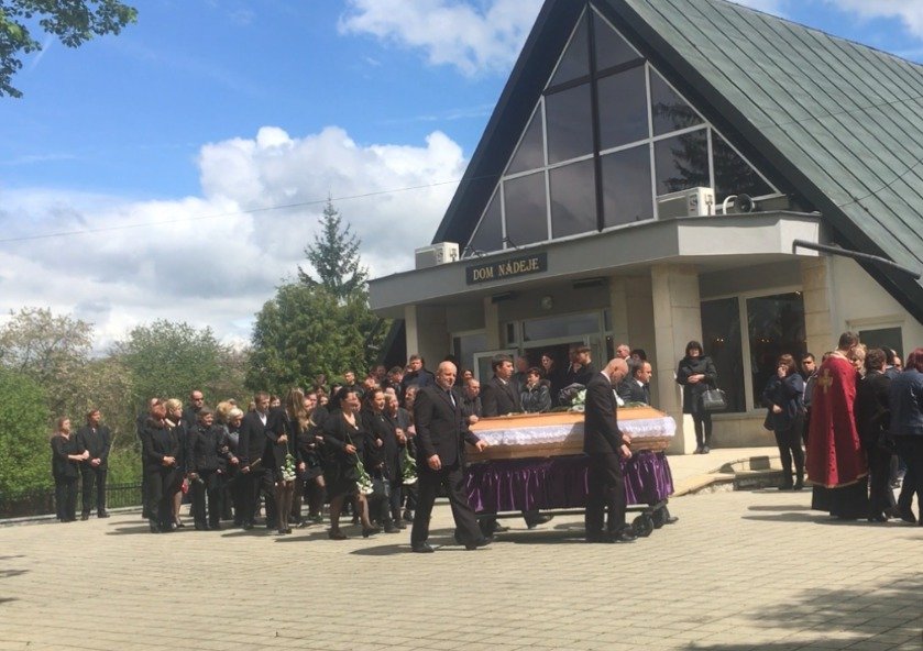 Dojemný pohřeb Patrika (†26)