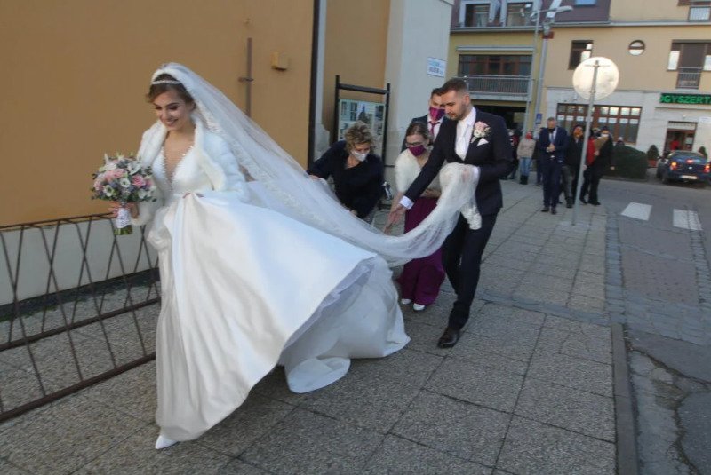 Nevěstu Dominiku Starou potrápil vítr