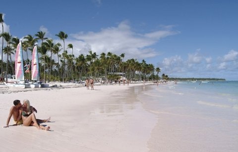 Dominikána – azurová voda, bílý písek, vysoké palmy. A nejlepší na tom je, že příště na té fotce budete vy!