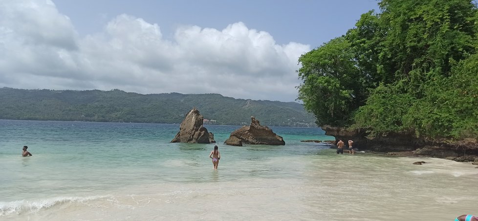 Pláže na Bacardi Island jsou doslova rajské.