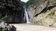 Vodopád Salto Jimenoa, jeden z mnoha překrásných vodopádů na ostrově