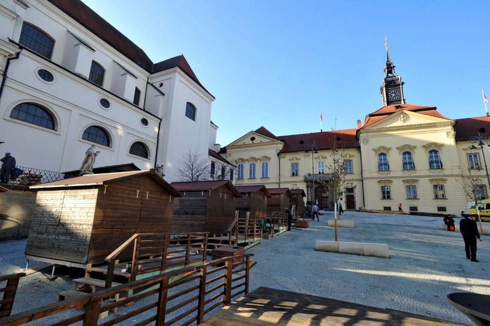 V Brně 14. listopadu 2018 otevřeli po rekonstrukci za 73,5 milionu korun Dominikánské náměstí. Zmizelo z něj téměř 50 parkovacích míst, naopak se objevily stromy.