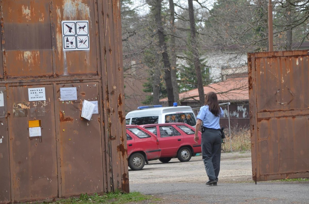 V domově zasahovalo několik policistů.