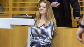 Obžalovaná Brožová se u soudu usmívala