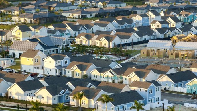 Americký trh s bydlením prochází těžkým obdobím, kupující hledají způsoby, jak snížit splátky. Americký trh s bydlením prochází těžkým obdobím, kupující hledají způsoby, jak snížit splátky.