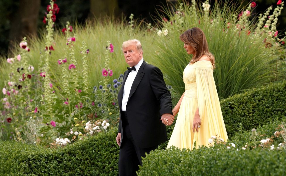 Donald Trump a Melania Trumpová na návštěvě Velké Británie. Setkali se s premiérkou Theresou Mayovou a jejím manželem Philipem 12.7. 2018