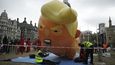 Demonstrace ve Velké Británii proti Trumpovi