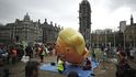 Aktivisté v Londyně uspořádali demostraci proti americkému prezidentovi Donaldu Trumpovi