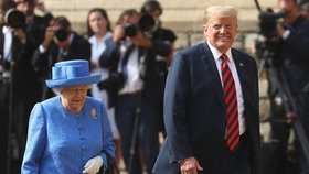 Trump a královna Alžběta II. v roce 2018.