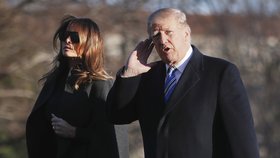Americký prezident Donald Trump společně se svojí manželkou Melanií po návratu z Floridy, kde měl Trump obdivovat čínského prezidenta Si Ťin-Pchinga