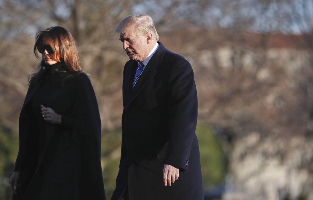 Americký prezident Donald Trump společně se svojí manželkou Melanií po návratu z Floridy, kde měl Trump obdivovat čínského prezidenta Si Ťin-Pchinga