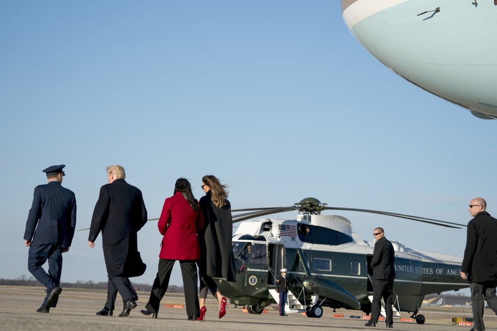 Americký prezident Donald Trump společně se svojí manželkou Melanií po návratu z Floridy, kde měl Trump obdivovat čínského prezidenta Si Ťin-Pchinga
