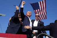Expert na řeč těla o chování Trumpa po atentátu: Viděl jsem hněv a zklamání, chyběl strach!