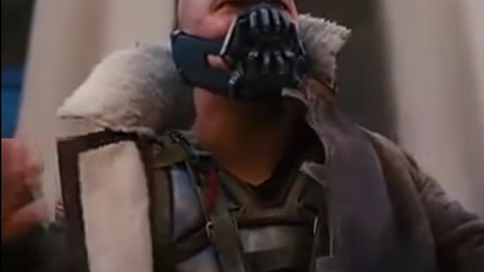 Tom Hardy jako superpadouch Bane.