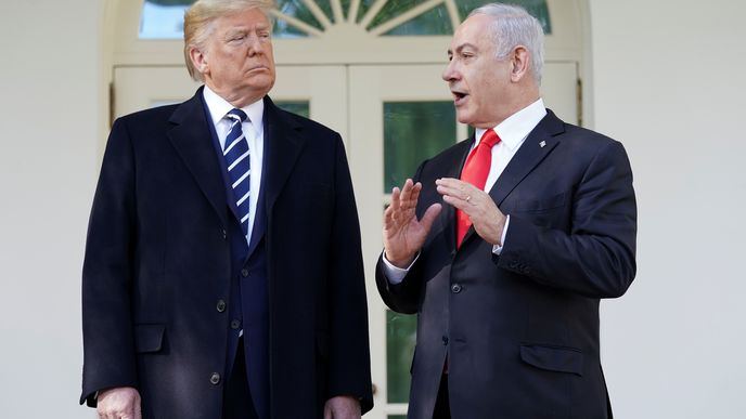 Trump ve Washingtonu probíral s izraelským premiérem Benjaminem Netanjahuem plán pro Blízký východ, týkající se uspořádání mezi Izraelem a Palestinou (28.1.2020)