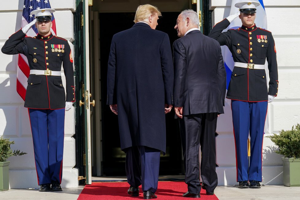Trump ve Washingtonu probíral s izraelským premiérem Benjaminem Netanjahuem plán pro Blízký východ, týkající se uspořádání mezi Izraelem a Palestinou. (28.1.2020)
