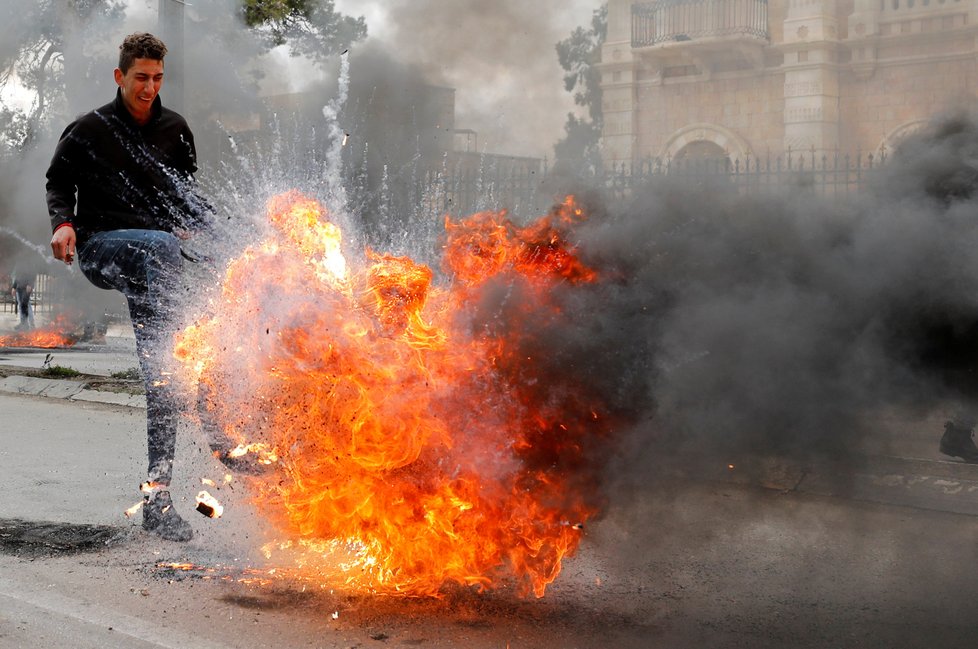 Trumpův mírový plán pro Blízký východ vyvolal protesty