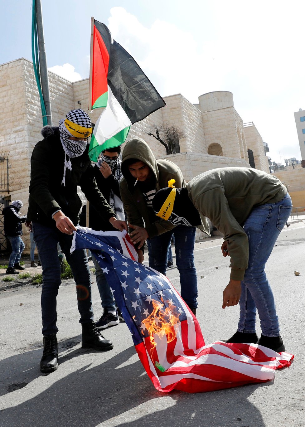 Trumpův mírový plán pro Blízký východ vyvolal protesty.