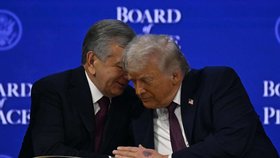 Prezident USA Donald Trump překvapil v Davosu obří modřinou (22.1.2026).