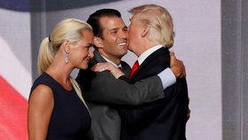Manželka Donalda Trumpa jr. Vanessa byla hospitalizována kvůli možné otravě „neznámým bílým práškem“.