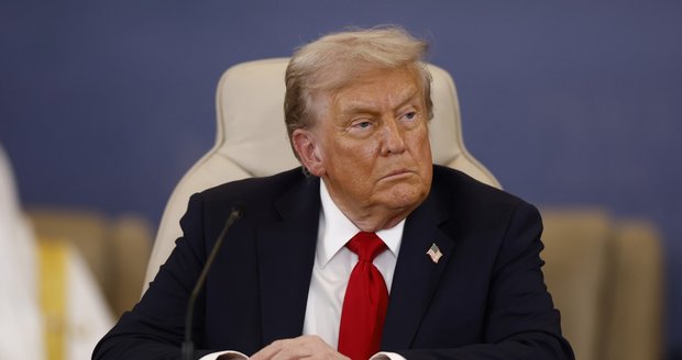 Trump na vyšetření po modřinách a otoku nohou: Velká zpráva o jeho zdraví