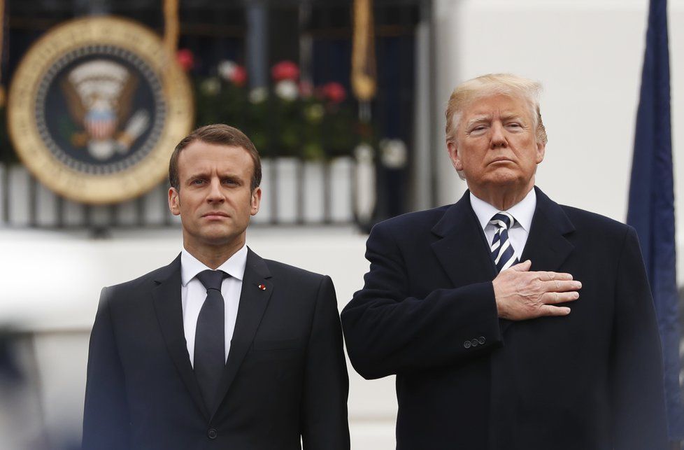 Americký prezident Donald Trump oficiálně uvítal francouzského prezidenta Emmanuela Macrona. (24. 4. 2018)