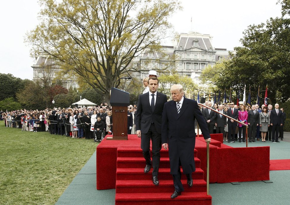 Americký prezident Donald Trump oficiálně uvítal francouzského prezidenta Emmanuela Macrona (24. 4. 2018).