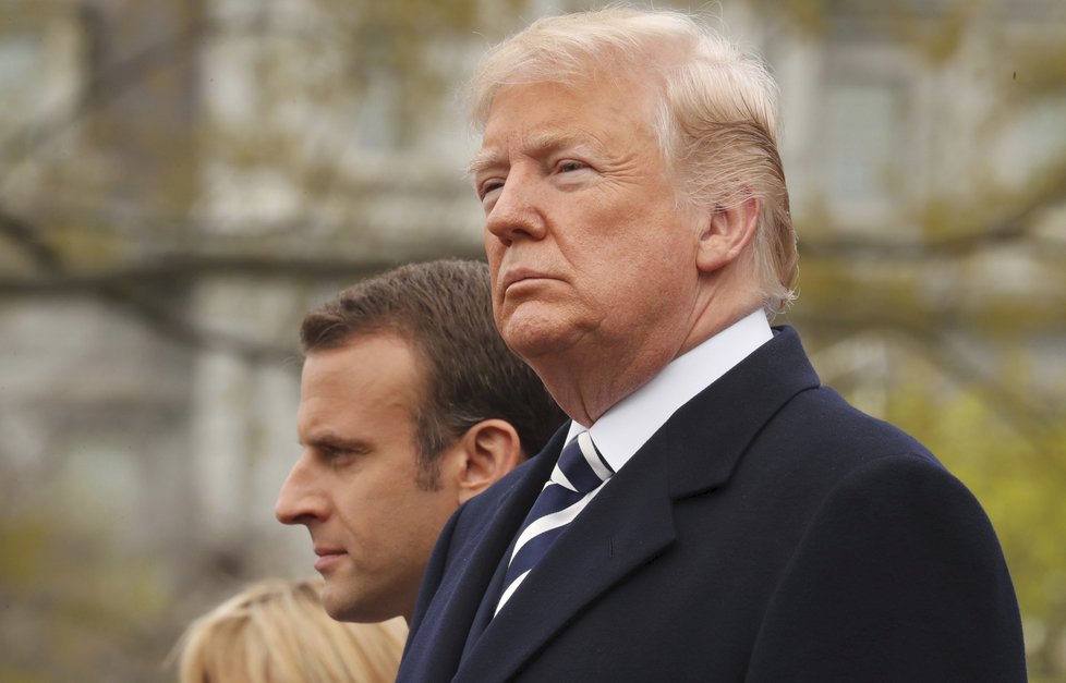 Francouzský prezident Emmanuel Macron v úterý přirovnal obsah telefonických rozhovorů s americkým prezidentem Donaldem Trumpem a jinými státníky k obsahu klobás. Nepřímo vzkázal, že je radno o něm raději nic nevědět.