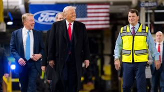 Šéf Fordu líže boty Číňanům. Teď chce jejich automobilky dostat do USA Šéf Fordu líže boty Číňanům. Teď chce jejich automobilky dostat do USA