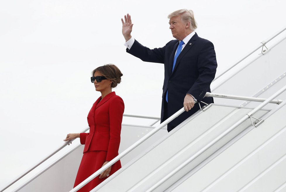 Přílet Donalda Trumpa s manželkou Melanií do Francie