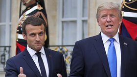 Americký prezident Donald Trump vyrazil do Francie, kde ho přivítal Emmanuel Macron.