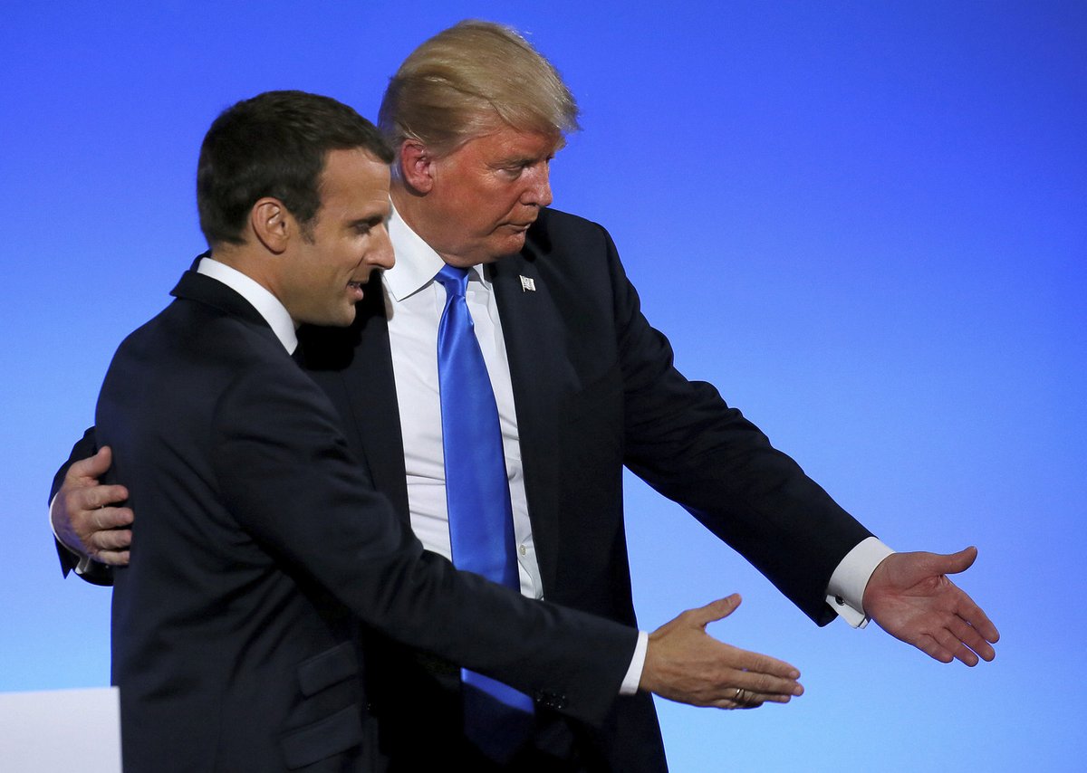 Americký prezident Donald Trump vyrazil do Francie, kde ho přivítal Emmanuel Macron