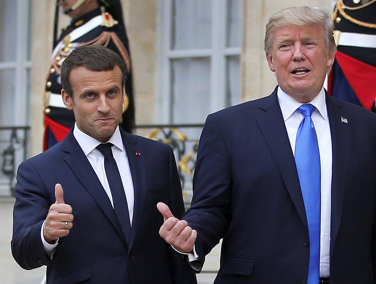 Americký prezident Donald Trump vyrazil do Francie, kde ho přivítal Emmanuel Macron