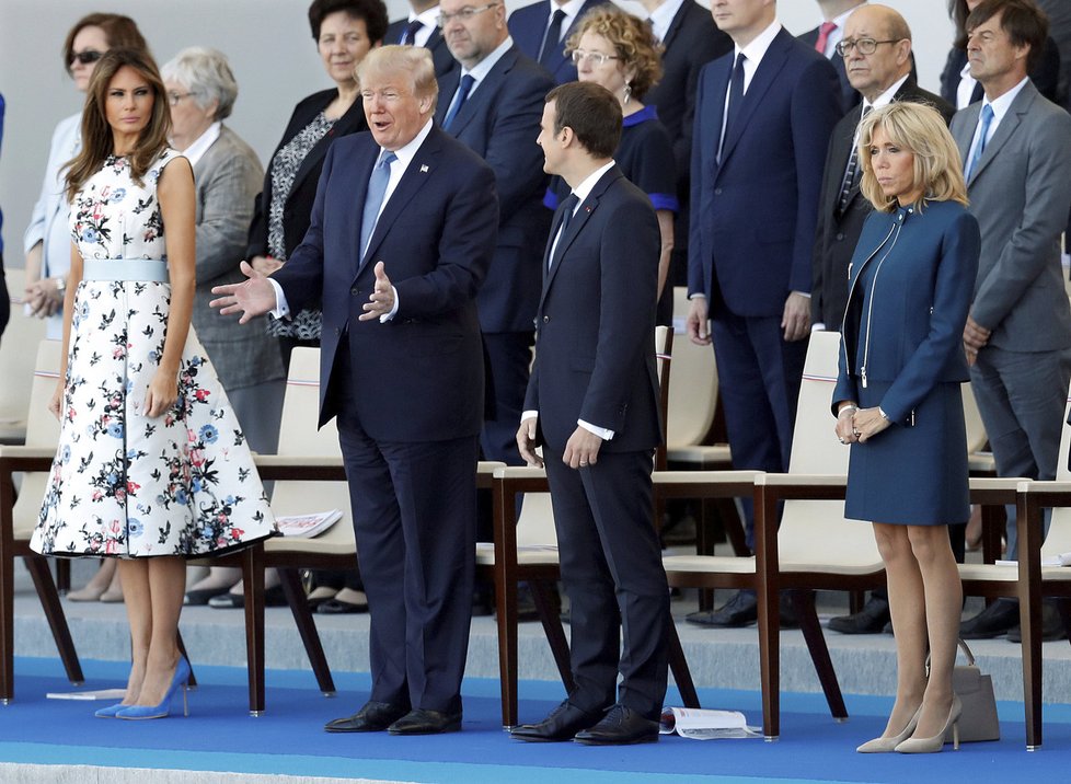 Vojenská přehlídka v Paříži: Trumpa s Macronem doprovodily i jejich manželky Melania a Brigitte.