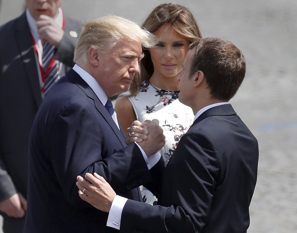 Vojenská přehlídka v Paříži: Trumpa s Macronem doprovodily i jejich manželky Melania a Brigitte.