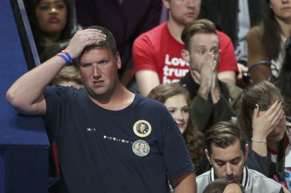 Radost příznivců Trumpa a zděšení u demokratů, tak zatím vypadají volby v USA.