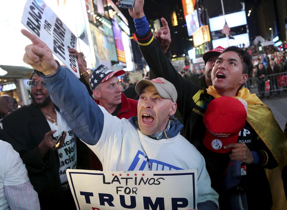 Radost příznivců Trumpa a zděšení u demokratů, tak zatím vypadají volby v USA.