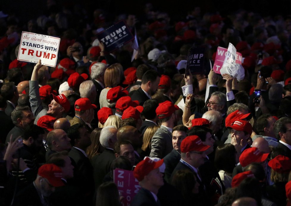 Radost příznivců Trumpa a zděšení u demokratů, tak zatím vypadají volby v USA