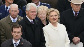 Bill Clinton čeká se svojí ženou Hillary na inaugurační ceremoniál Donalda Trumpa