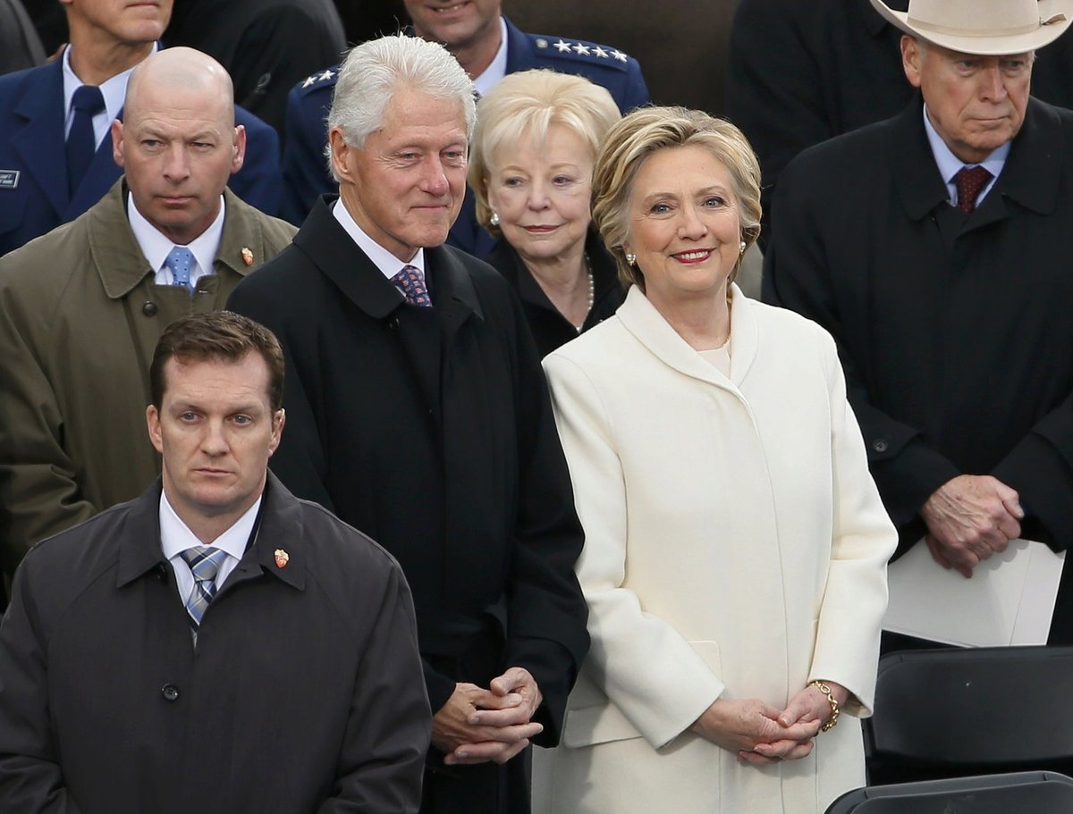 Bill Clinton čeká se svojí ženou Hillary na inaugurační ceremoniál Donalda Trumpa