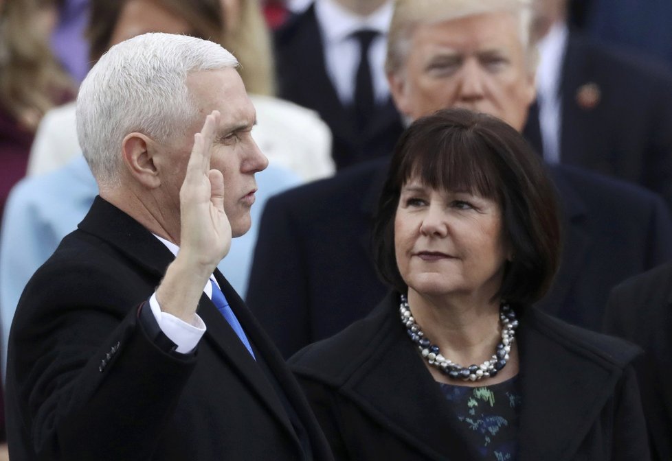 Viceprezident Donalda Trumpa Mike Pence při přísaze